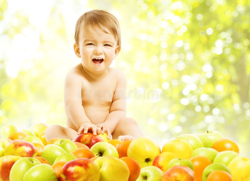 Baby, das Früchte, Kinderlebensmittel-gesunde Diät, Kinderjungen-Äpfel isst lizenzfreie stockfotos Baby, das Früchte, Kinderlebensmittel-gesunde Diät, Kinderjungen-Äpfel isst lizenzfreie stockfotos