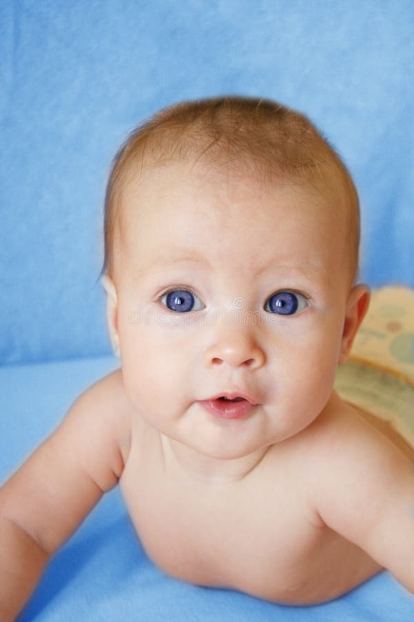 Baby in der Krippe lizenzfreie stockfotografie Baby in der Krippe lizenzfreie stockfotografie