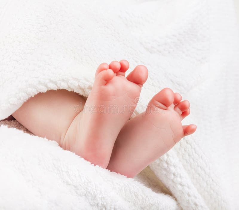 15 Photos of Newborn Baby Feet That Prove There's Nothing Cuter