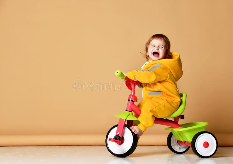 baby riding cycle