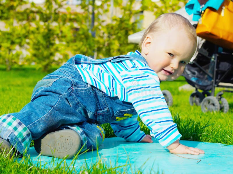 Baby in het Park royalty-vrije stock foto