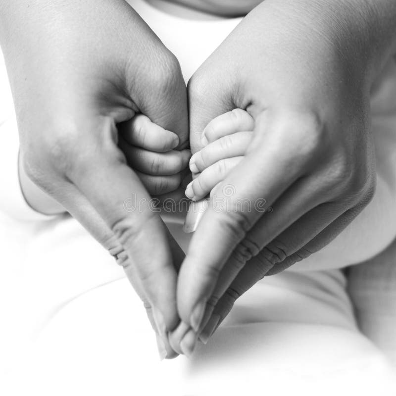 List 91+ Images a mother holds her child’s hand Excellent