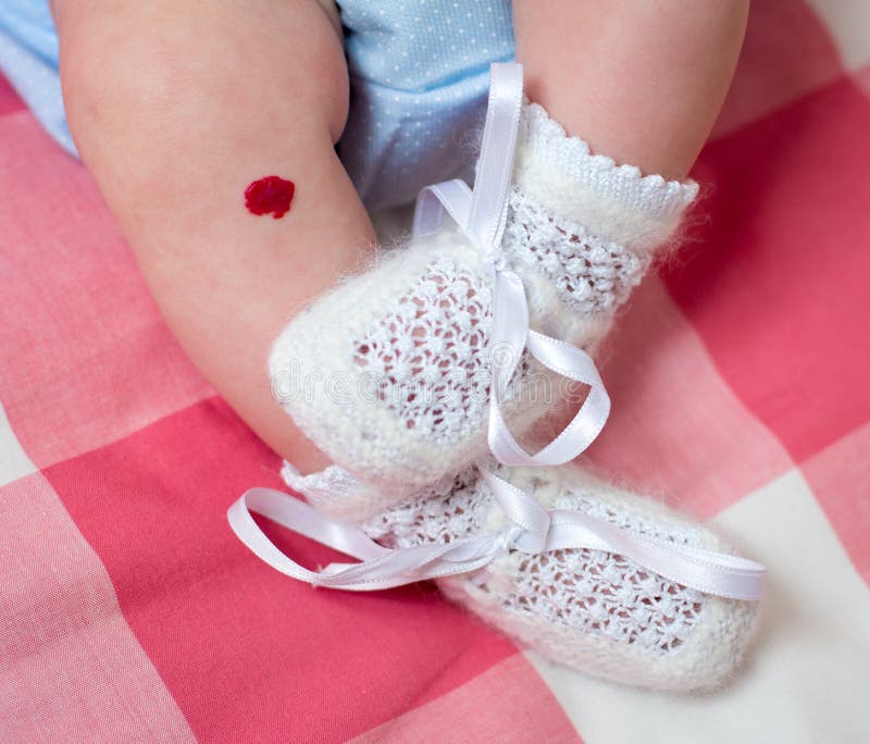 Baby legs stock image. Image of barefoot, baby, healthy 38415309