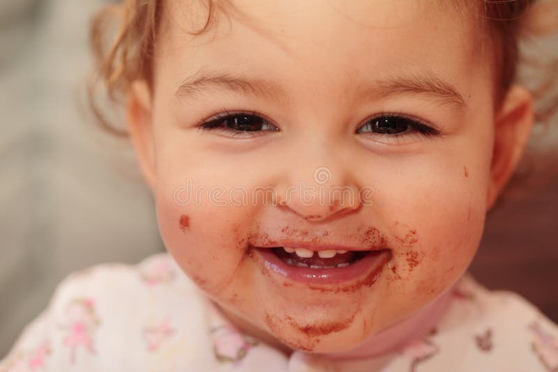 Baby met een vuile mond stock afbeelding. Image of mensen 31404425
