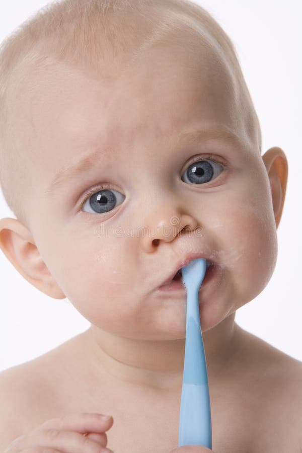 Baby putzt seine Zähne stockfoto Baby putzt seine Zähne stockfoto