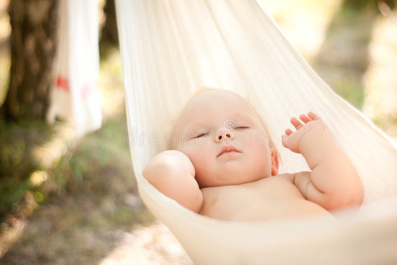 Baby sleep quiet into hammock