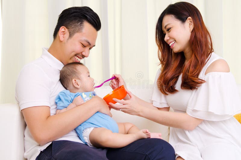 Babyessen lizenzfreies stockfoto Babyessen lizenzfreies stockfoto