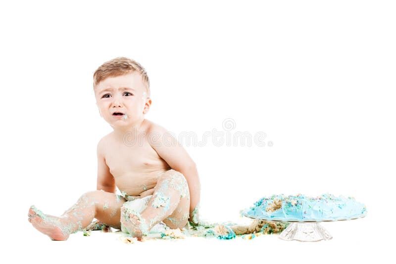 Babyjongen met een cake stock afbeelding Babyjongen met een cake stock afbeelding