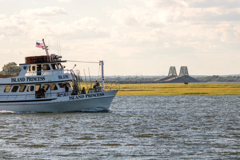 Babylon, New York - June 14, 2019 : a Public Fishing Boat from the Laura Lee  Captree Fleet, Long Island NY Editorial Photo - Image of hobby, night:  185587691