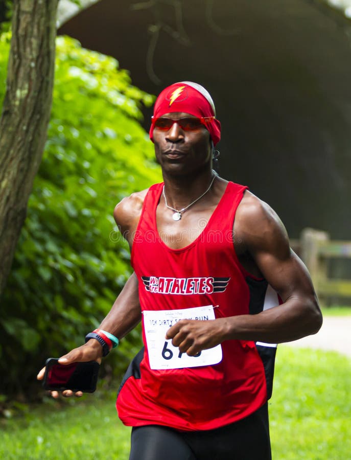 Rareza contraste trabajo African American Runner with the Flash Bandana Running a Trail Race  Editorial Stock Photo - Image of emblem, copy: 193837613