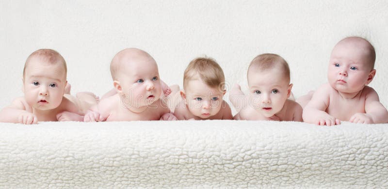 Babys op een lichte achtergrond stock foto's Babys op een lichte achtergrond stock foto's