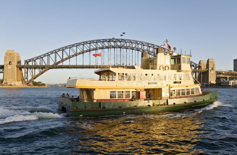 Bac de Sydney et passerelle de port de Sydney image libre de droits Bac de Sydney et passerelle de port de Sydney image libre de droits