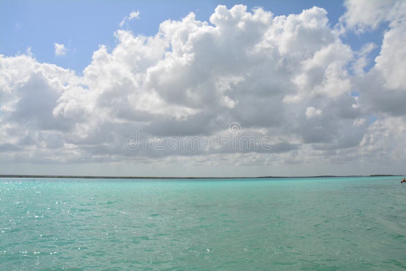 Bacalarlagune in Quintana Roo Mexico royalty-vrije stock fotografie Bacalarlagune in Quintana Roo Mexico royalty-vrije stock fotografie