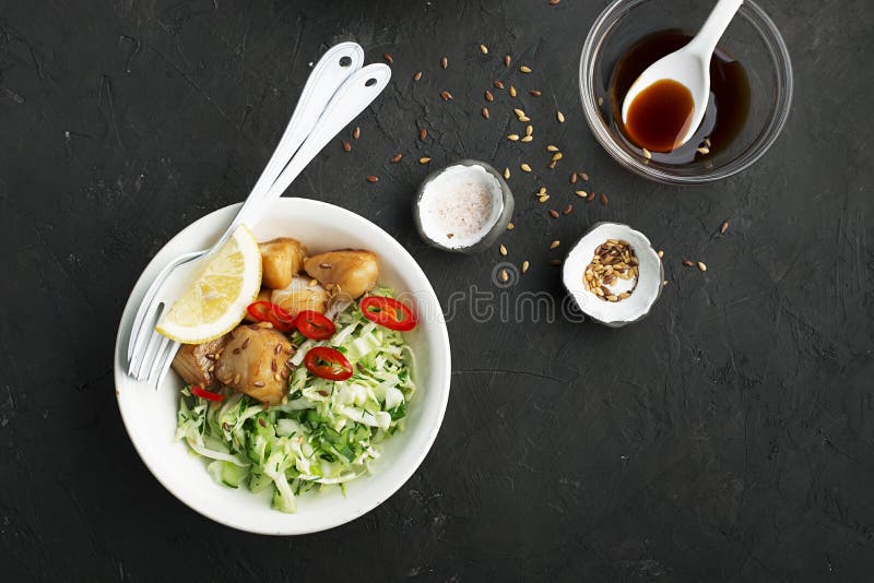 Bacalhau com o teriyaki do molho com vegetais imagem de stock royalty free Bacalhau com o teriyaki do molho com vegetais imagem de stock royalty free