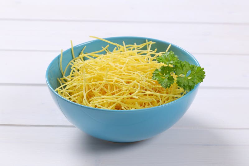 Bacia de macarronetes da sopa foto de stock royalty free