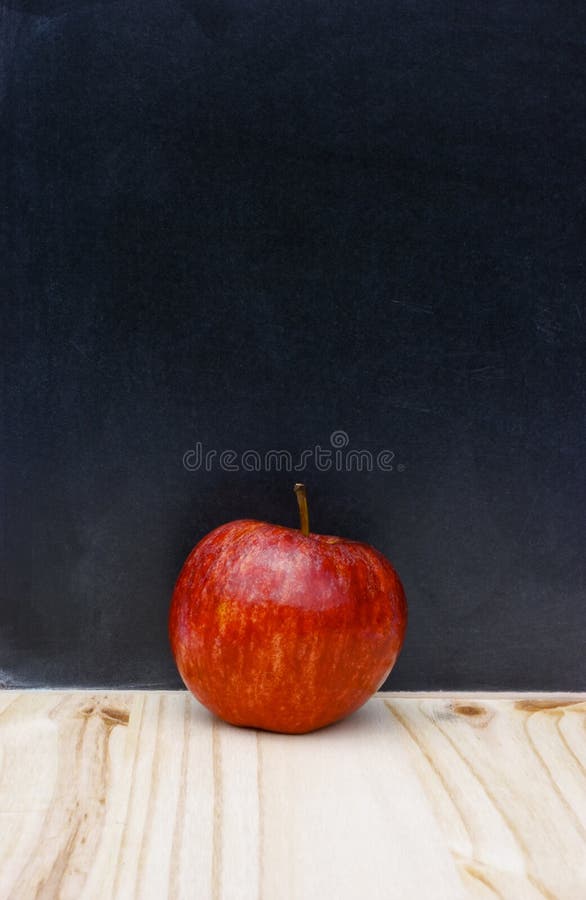 Back to school apple chalkboard copy-space