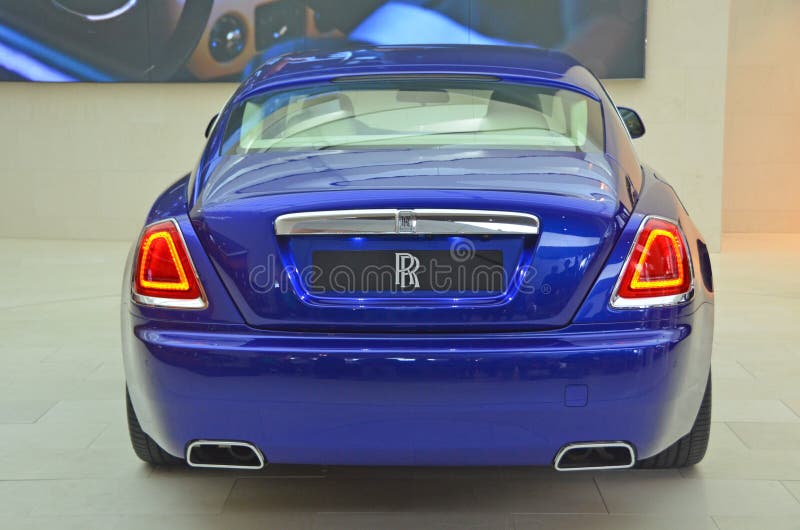 New RollsRoyce Privacy Suite Back Seat Takes Opulence To A New Level   CarBuzz