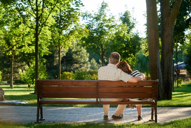 135 Old Couple Park Bench Back View Stock Photos Free & RoyaltyFree