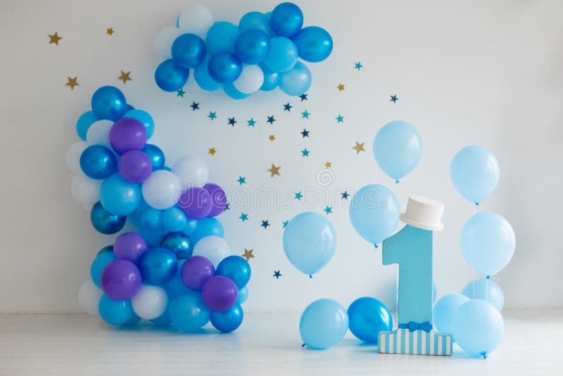 Nền sinh nhật chủ đề Bong Bóng dành cho đám tiệc sinh nhật lần đầu tiên sẽ khiến con bạn cảm thấy rất vui mừng và đặc biệt trong ngày sinh nhật của mình. Nhấp chuột để xem hình ảnh và tìm hiểu thêm về cách tổ chức một bữa tiệc sinh nhật đầy sáng tạo.