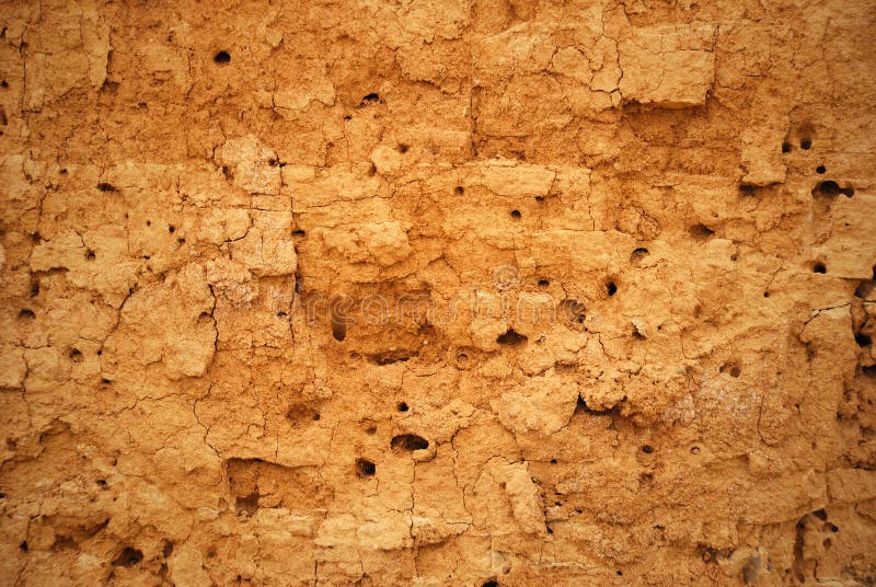 Background in the form of the cracked clay wall