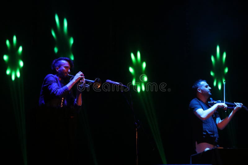 Backspace żywy przy Międzynarodową Multimedialną prezentacją - Nastrojowy festiwal Gorlice Polska fotografia stock Backspace żywy przy Międzynarodową Multimedialną prezentacją - Nastrojowy festiwal Gorlice Polska fotografia stock
