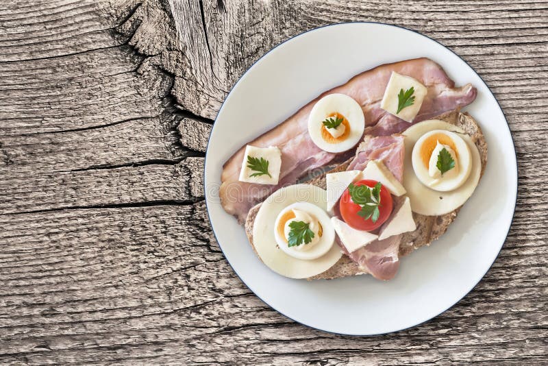 Bacon And Egg Sandwich With An Extra Belly Bacon Rasher Set On Old Cracked Rough Pine Wood Picnic Table Grunge Surface royalty free stock photos Bacon And Egg Sandwich With An Extra Belly Bacon Rasher Set On Old Cracked Rough Pine Wood Picnic Table Grunge Surface royalty free stock photos