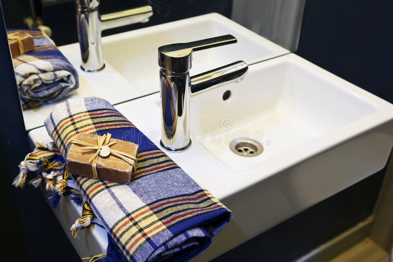 Badezimmer stockfoto. Bild von badezimmer - 28120848