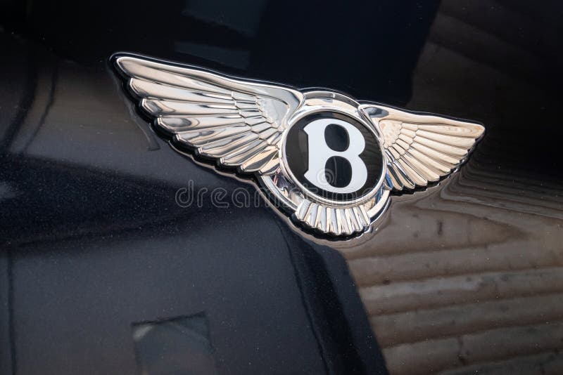 Slovénie, Ljubljana - 9 Mars 2022 : Logo Insigne Bentley De Voiture De  Luxe. Banque D'Images et Photos Libres De Droits. Image 184634214