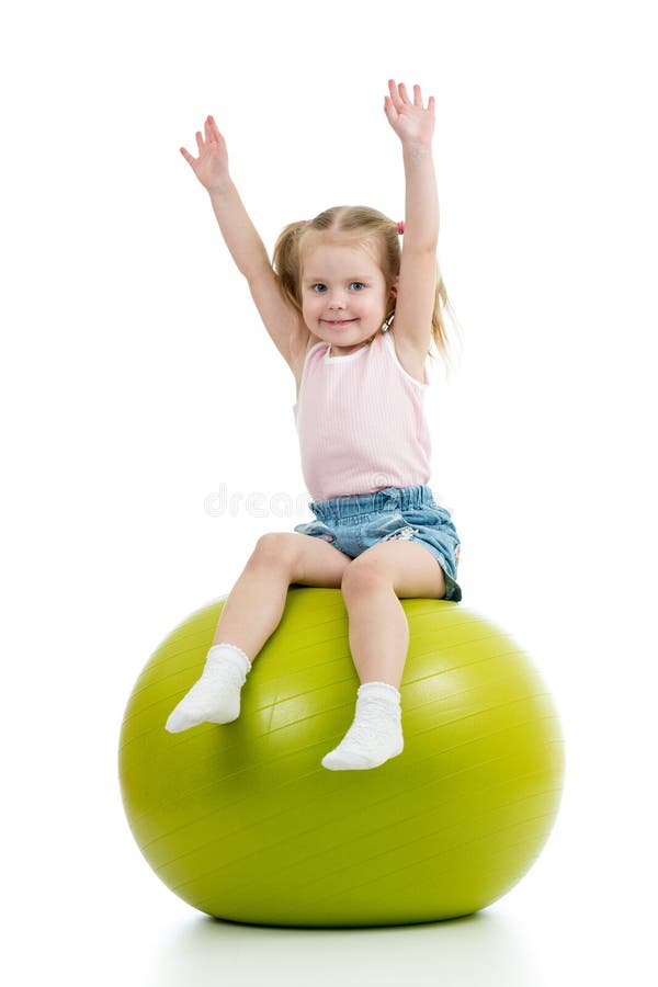 Fille d'enfant avec la boule gymnastique image stock Fille d'enfant avec la boule gymnastique image stock