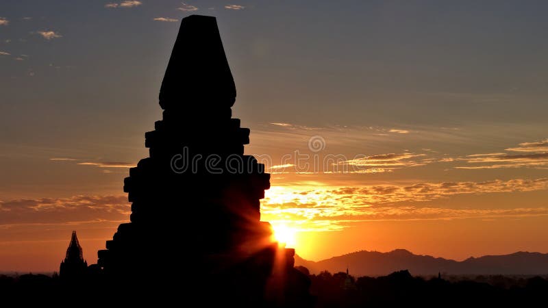 Bagan en la luz de la puesta del sol fotografía de archivo libre de regalías Bagan en la luz de la puesta del sol fotografía de archivo libre de regalías