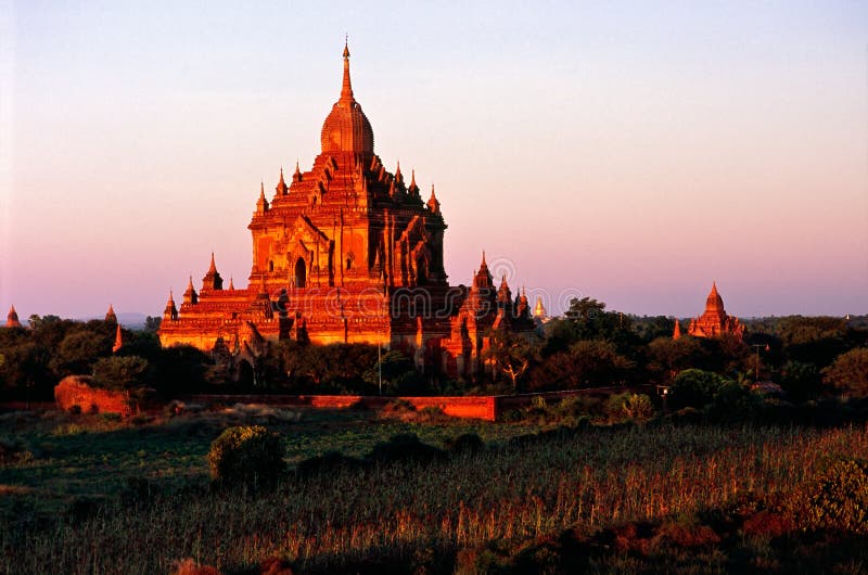 Bagan en la puesta del sol, Myanmar. fotografía de archivo Bagan en la puesta del sol, Myanmar. fotografía de archivo