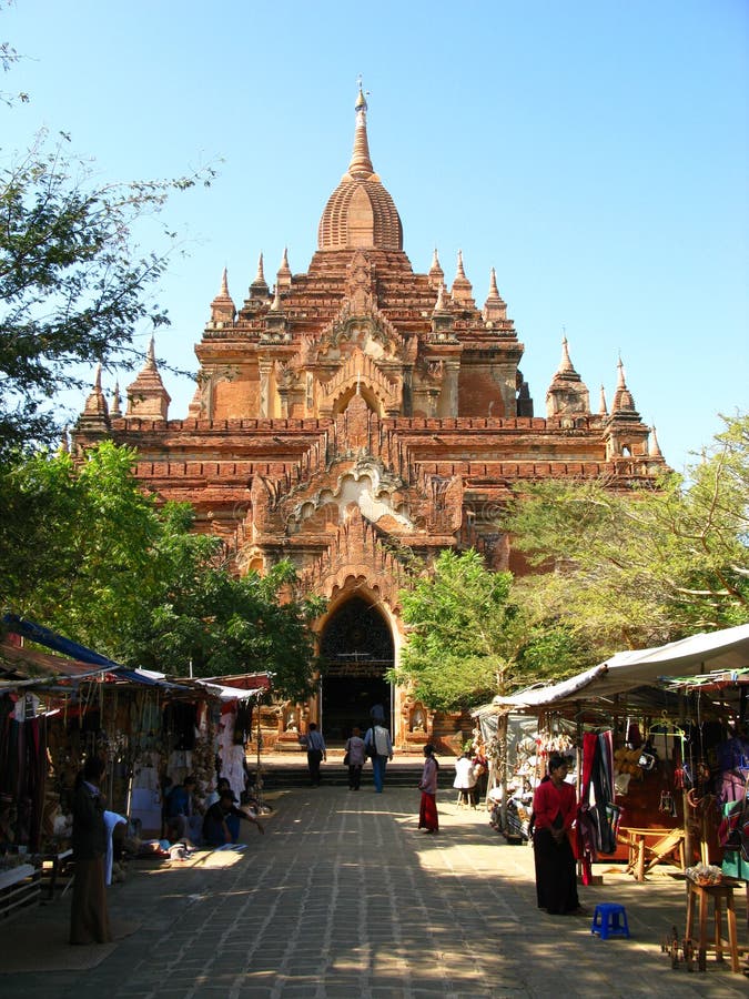 Htilominlo-Tempel Bagan redaktionelles stockbild. Bild von schrein