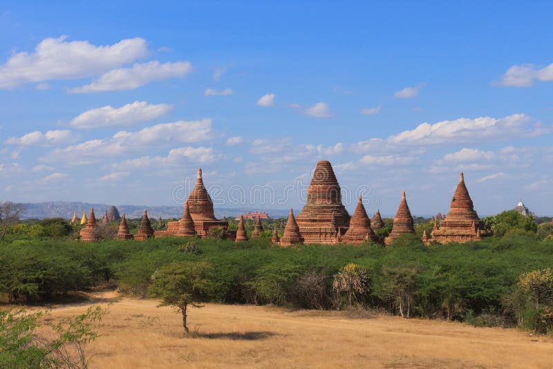 Bagan, Myanmar: uma coleção enorme de stupas e pagodes e templos budistas foto de stock royalty free Bagan, Myanmar: uma coleção enorme de stupas e pagodes e templos budistas foto de stock royalty free