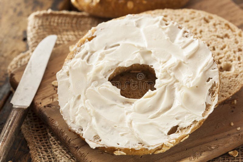 Bagel entier organique sain de grain images libres de droits Bagel entier organique sain de grain images libres de droits