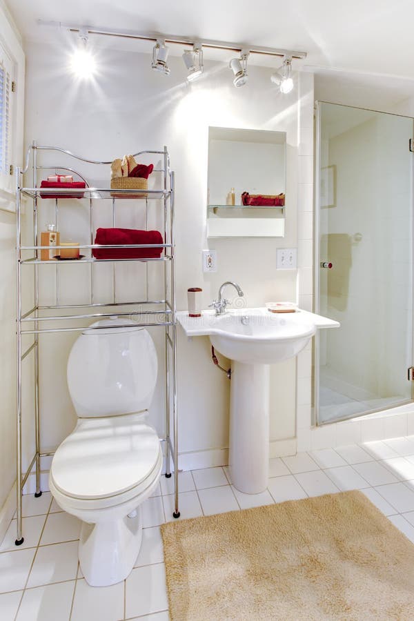 Bagno bianco di rinfresco fotografia stock Bagno bianco di rinfresco fotografia stock