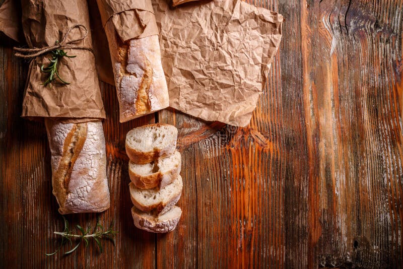 Baguettes franceses recentemente cozidos imagem de stock Baguettes franceses recentemente cozidos imagem de stock