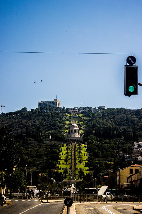 bahaien arbeta i trädgården haifa royaltyfri fotografi bahaien arbeta i trädgården haifa royaltyfri fotografi