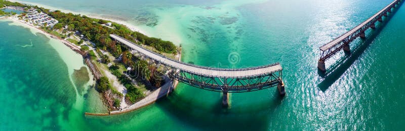 Bahia Honda Bridżowy panoramiczny widok z lotu ptaka na Zamorskiej autostradzie - F zdjęcie royalty free Bahia Honda Bridżowy panoramiczny widok z lotu ptaka na Zamorskiej autostradzie - F zdjęcie royalty free