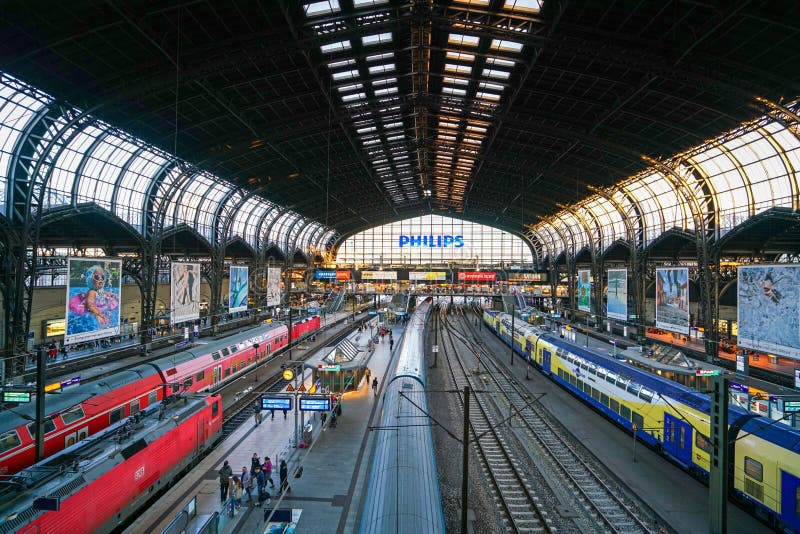 Bahnhof Hamburgs Hauptbahnhof Redaktionelles Stockbild Bild von