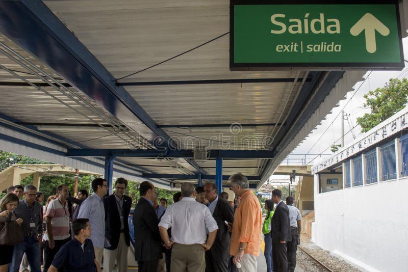 Bahnstation zu den Olympics wird von Rios Gouverneur eröffnet