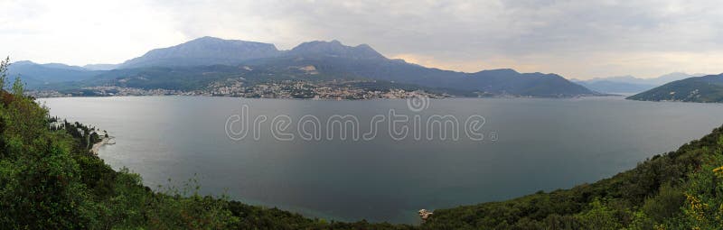 Bahía de Boka Kotorska fotos de archivo