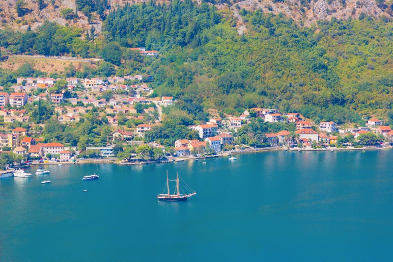 Bahía de Boka Kotorska montenegro foto de archivo