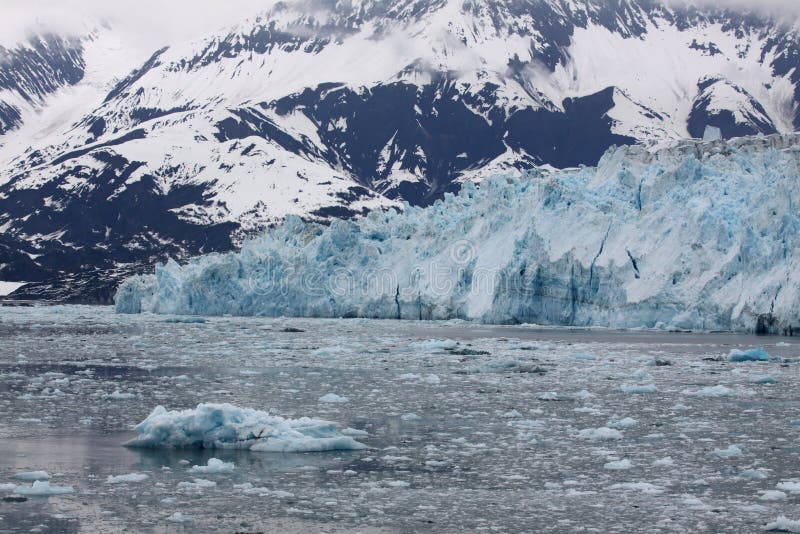 Baia di Hubbard e ghiacciaio ghiacciati, Alaska fotografia stock libera da diritti Baia di Hubbard e ghiacciaio ghiacciati, Alaska fotografia stock libera da diritti
