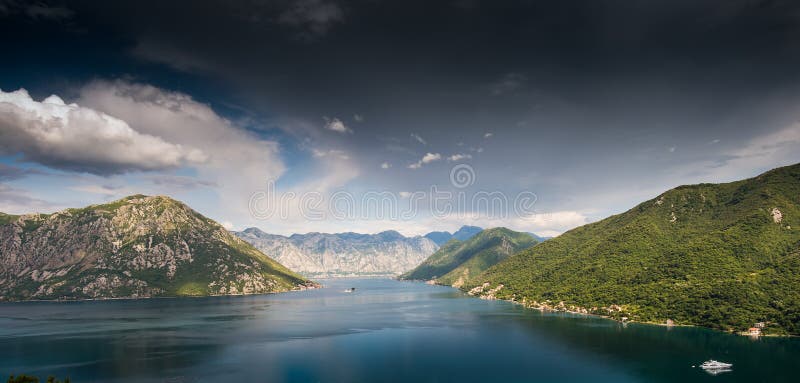 Download Baia Di Kotor Nel Montenegro Immagine Stock - Immagine di quiet, paesaggio: 56889131