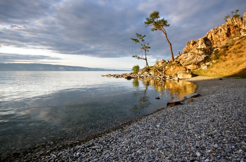 Baikal λίμνη olkhon Ρωσία νησιών ακτών ήρ&epsil στοκ φωτογραφίες