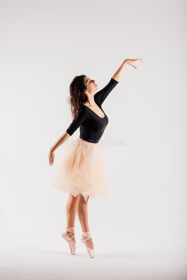 Posada Iniciar sesión La base de datos Bailarina De Ballet Femenina Flexible En Trajes De Cuerpo Negro Foto de  archivo - Imagen de arte, profesional: 213487374