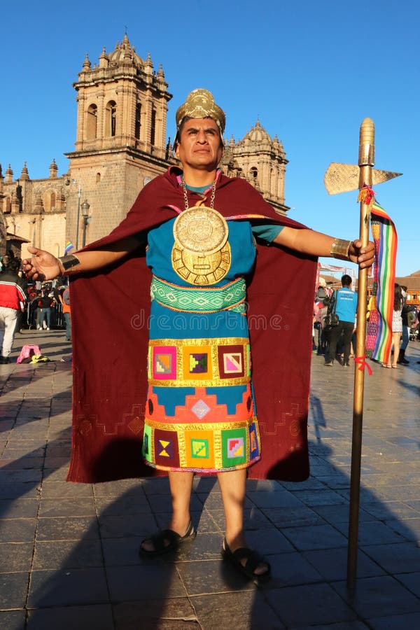 Bailarina peruana vestida como inca en la Fiesta del Cusco, 2019 fotos de archivo libres de regalías