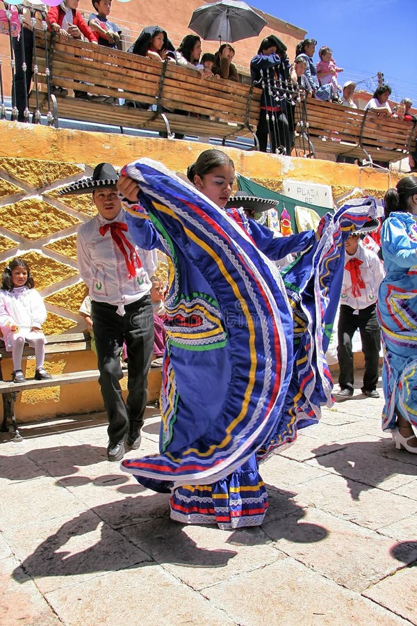 Bailarinas Mexicanas Con Coloridos Vestidos Típicos Imagen de archivo editorial - Imagen de naturalizado, muchacha: 214260194 Bailarinas Mexicanas Con Coloridos Vestidos Típicos Imagen de archivo editorial - Imagen de naturalizado, muchacha: 214260194