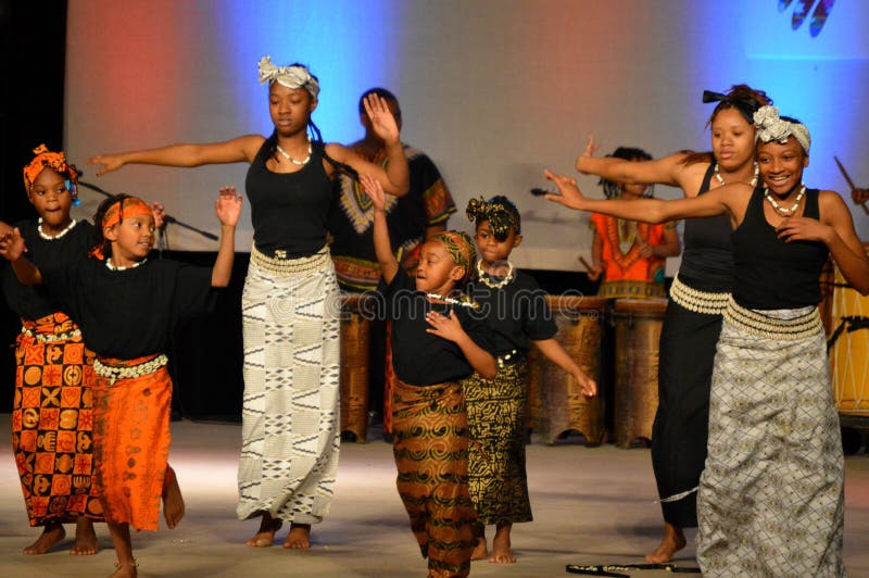 Bailarines afroamericanos de la juventud imagenes de archivo