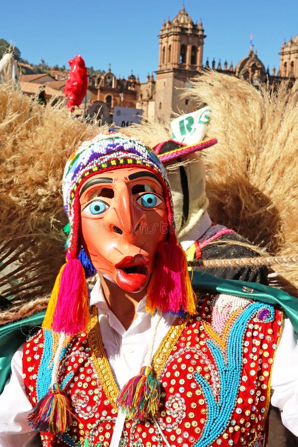 Bailarines peruanos con máscaras en la Fiesta del Cusco, 2019 fotos de archivo libres de regalías
